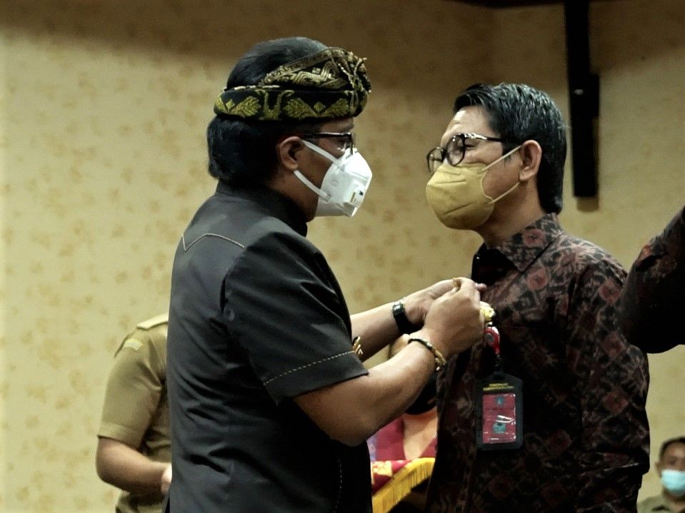 podiumnews.com-Dikukuhkan Jadi Ketua FKUB Badung, Adi Arnawa Apresiasi Keseriusan Bupati Badung Jaga Kerukunan Umat Beragama